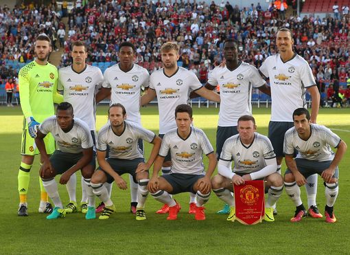 足球通过跨 足球通过跨